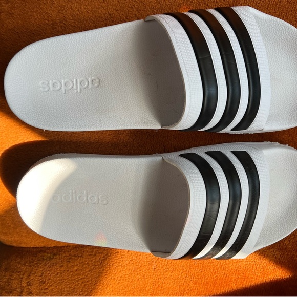 Adidas pool slides 9 - Picture 3 of 4